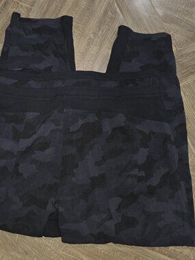 Lululemon Black Camo Dance Studio Cropped Pants Sz 10 NWT